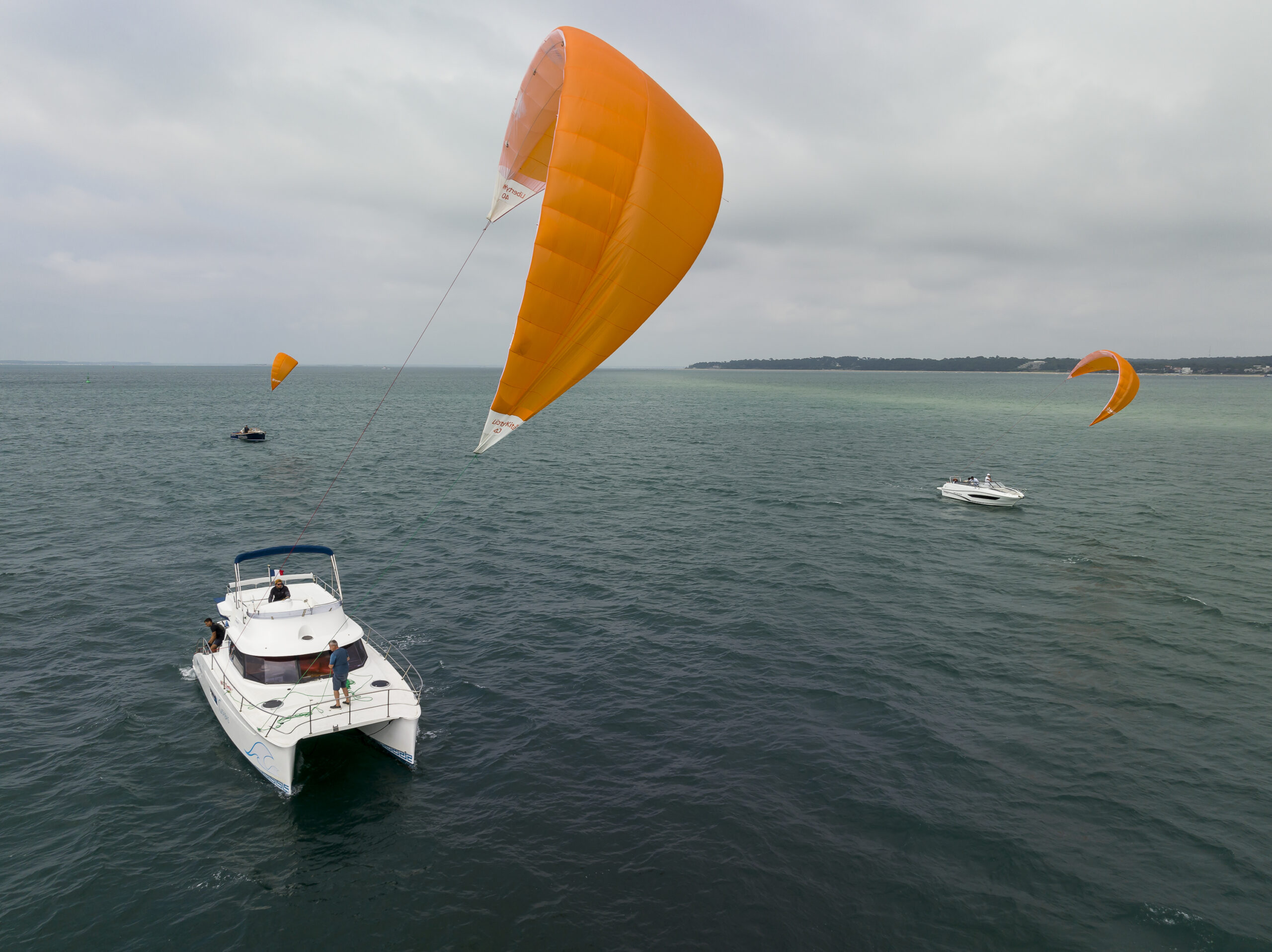 40m LibertyKite Towing a Powercat Australia