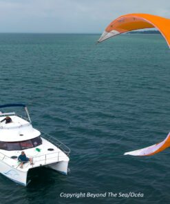 40m² LibertyKite® towing a powercat, Australia