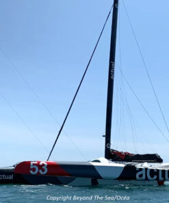 40m² LibertyKite® tows larger trimaran vessel
