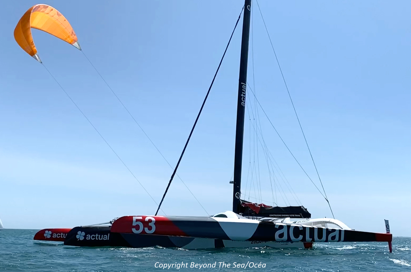 40m² LibertyKite® tows larger trimaran vessel