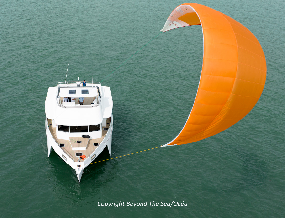 The 80m² LibertyKite® tows larger vessels 12 - 20 m.