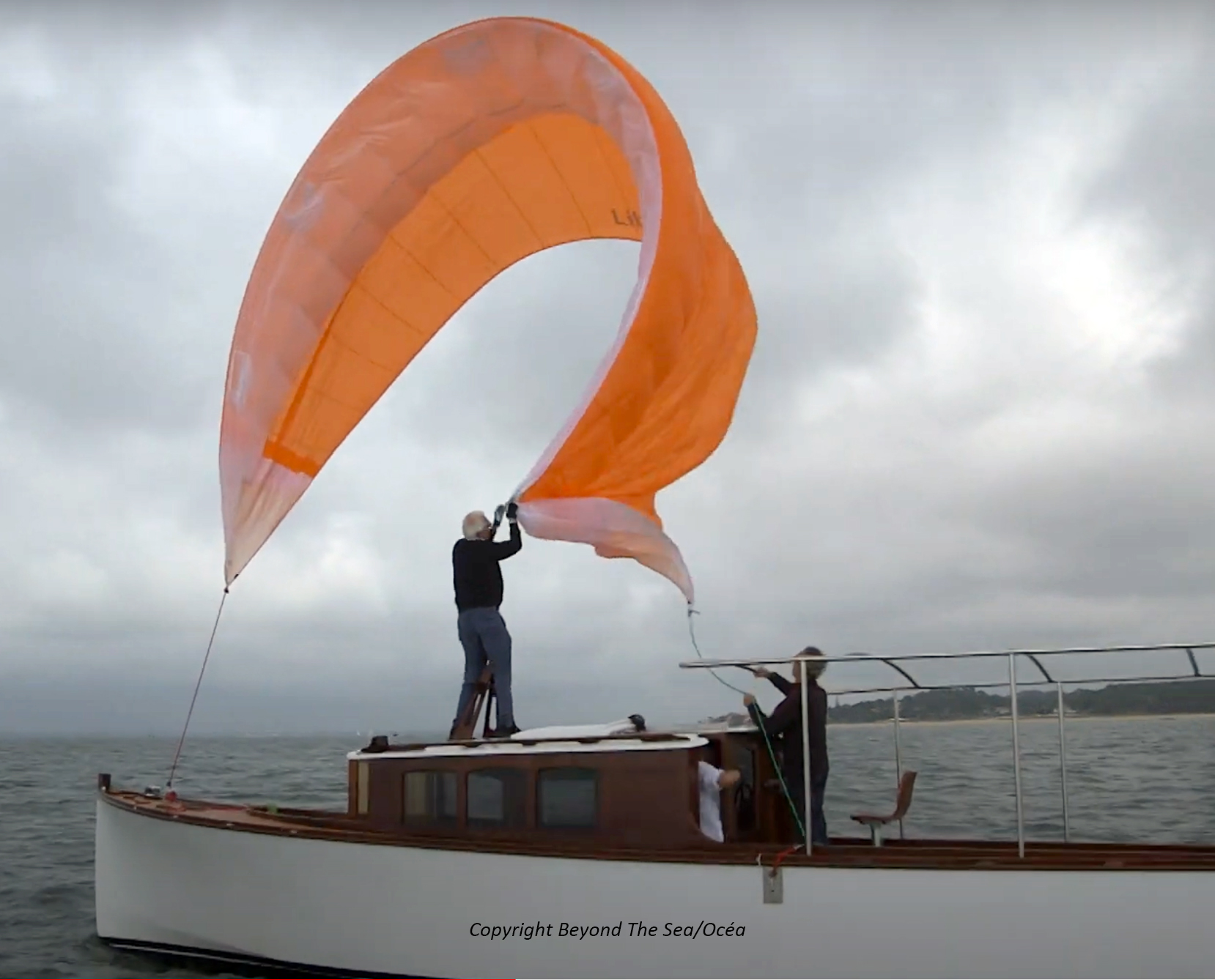 LibertyKite®-easy-to-launch in case of emergency with simple two-line launch and control system.